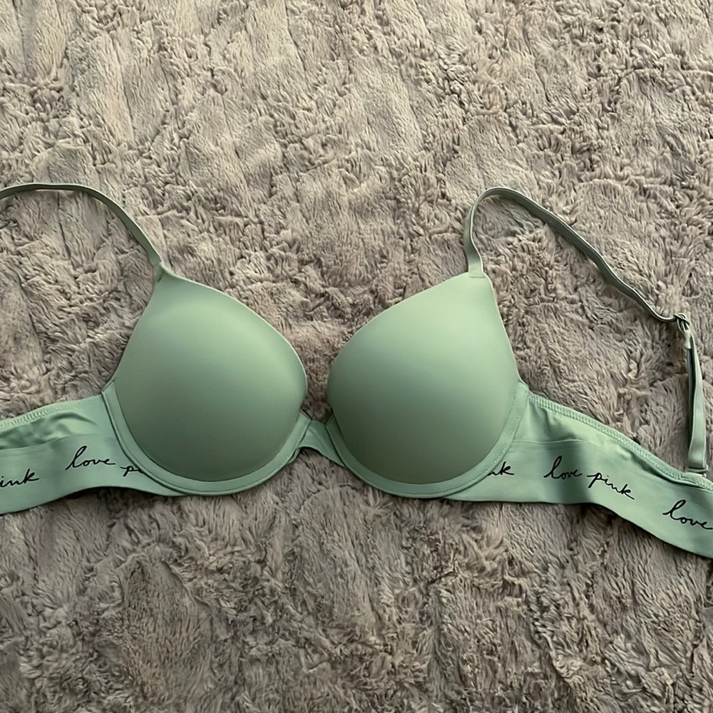 Victoria’s Secret 32b push up bra